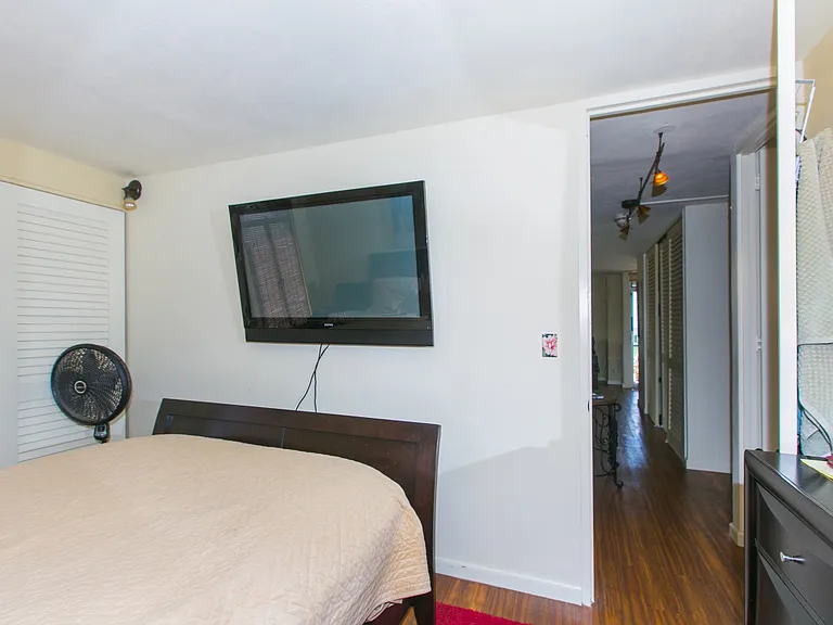 1511 Nuuanu Ave #639 — Photo 24