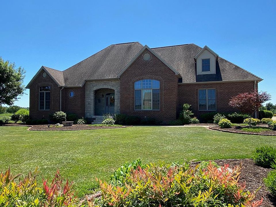 1st image of 685 Crestwood Dr