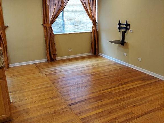3rd image of 5953 N Kenmore Ave APT 303
