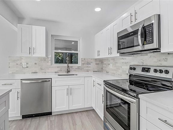 4th image of 2660 Lakeview Dr