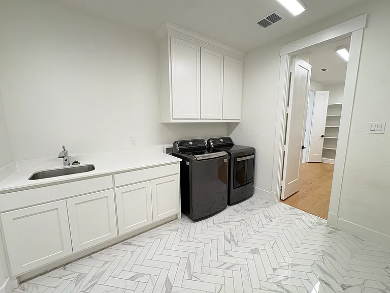 1451 Maplewood Dr — Photo 28