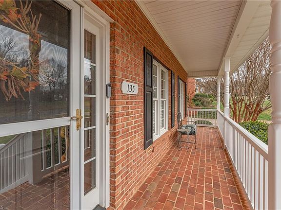 5th image of 135 Suntree Dr
