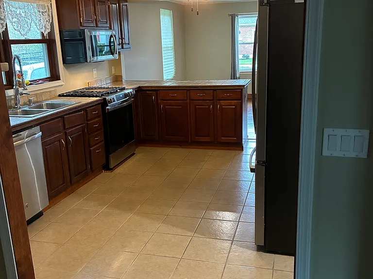 255 McKnight St — Photo 5
