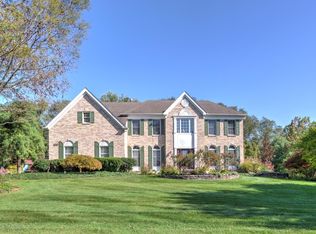 100 Round Hill Dr, Freehold, NJ 07728