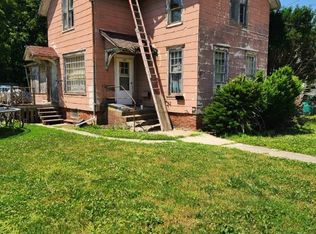 106 Lincoln St, Galesburg, IL 61401