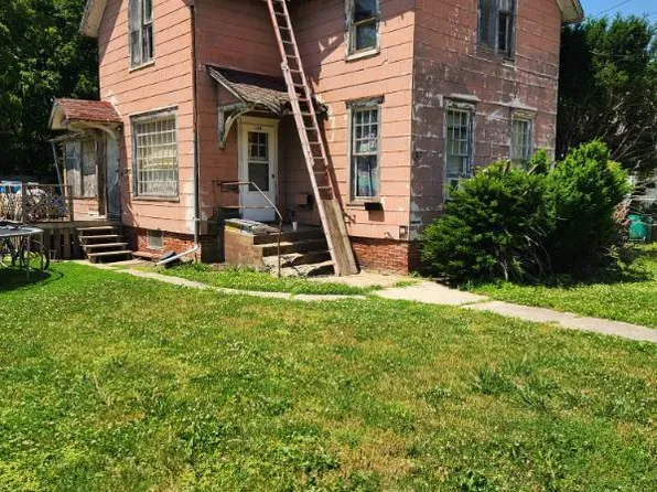 106 Lincoln St, Galesburg, IL 61401