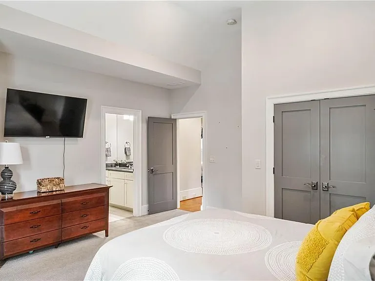 5265 Peachtree Dunwoody Rd — Photo 62