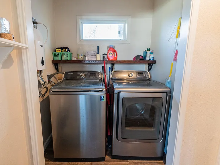 604 W A St — Photo 17