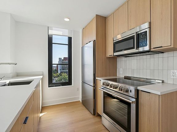 5th image of 499 President St #720