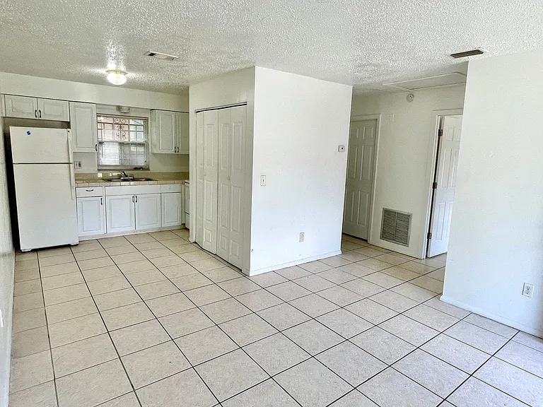 2113 W Cypress St — Photo 1
