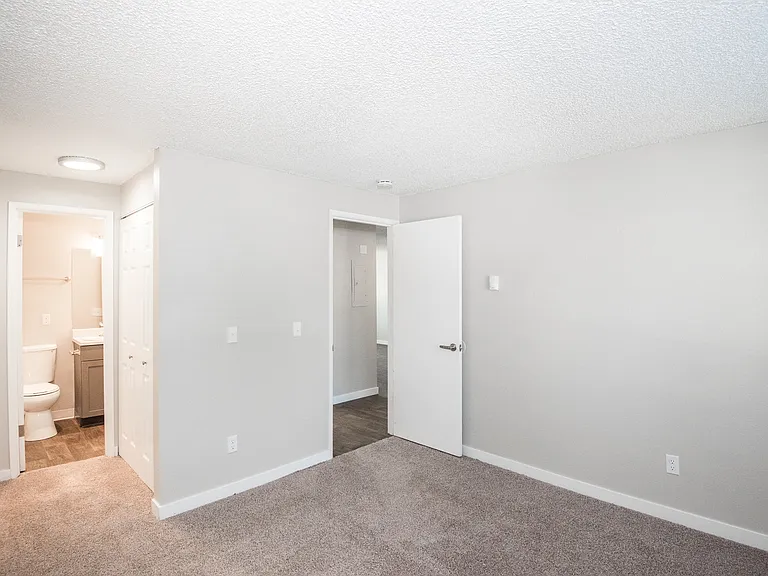 Fox Pointe — Photo 19