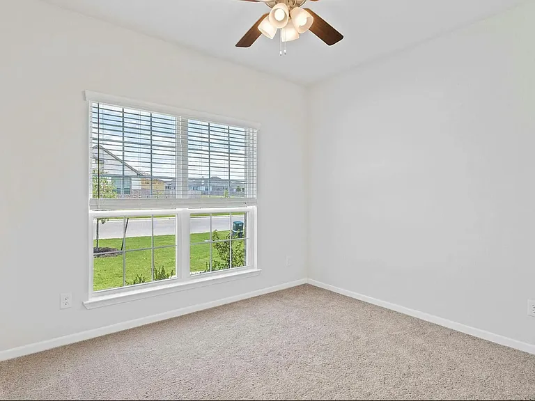 1214 Carnaby Dr — Photo 15
