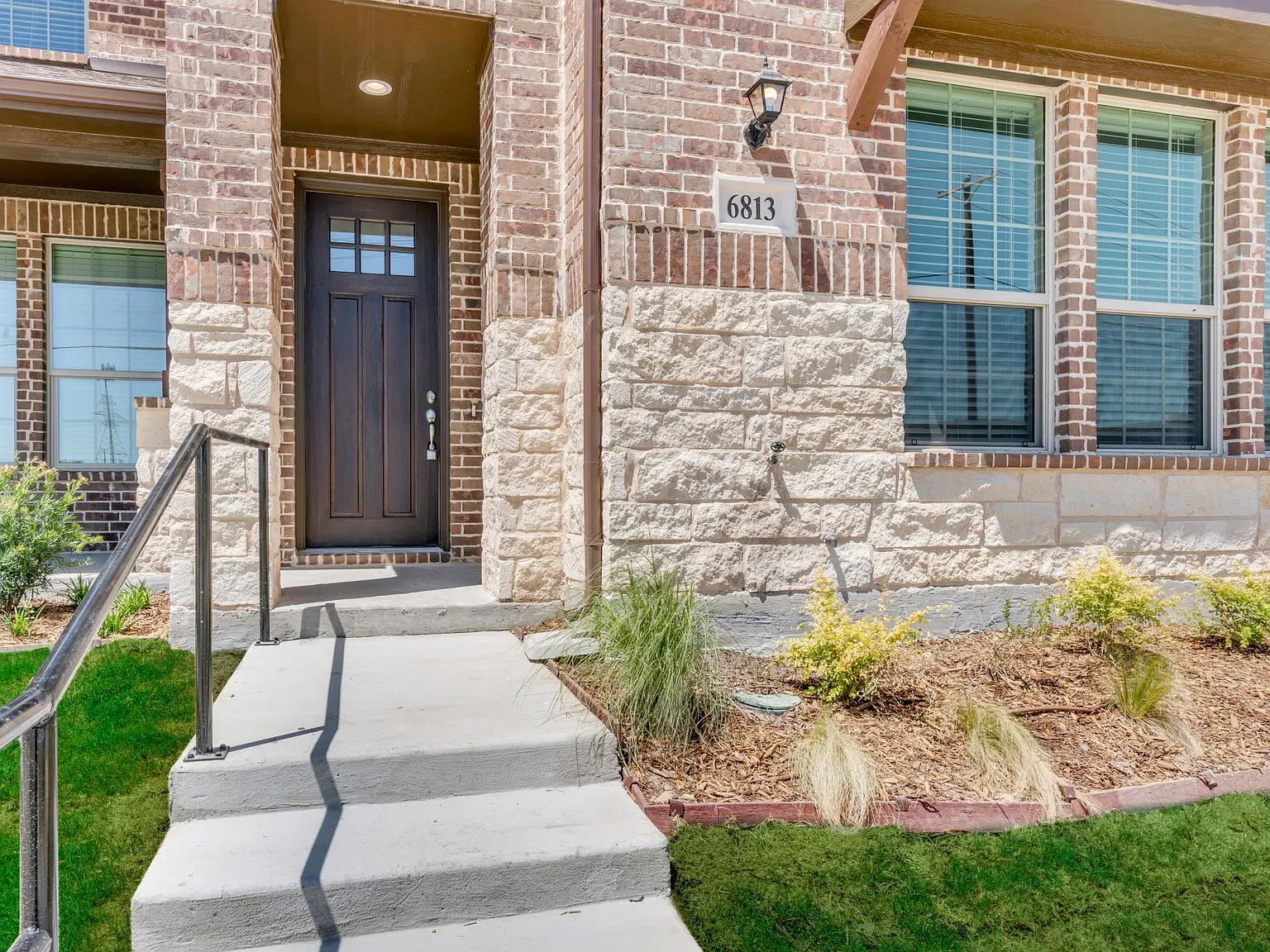 3 bed, 2.5 bath, 2100 sqft, $2,500 — Photo 2
