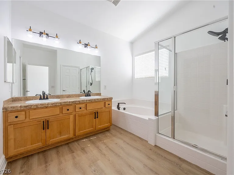 212 Fairway Woods Dr — Photo 17
