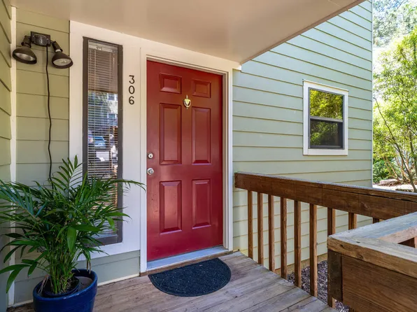 306 Cedarwood Ln, Carrboro, NC 27510