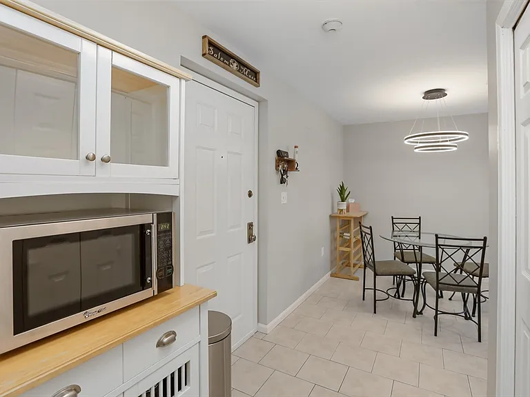 20 Central St #306 — Photo 22