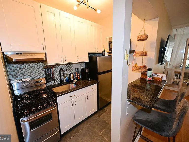 1 Scott Cir #515 — Photo 4