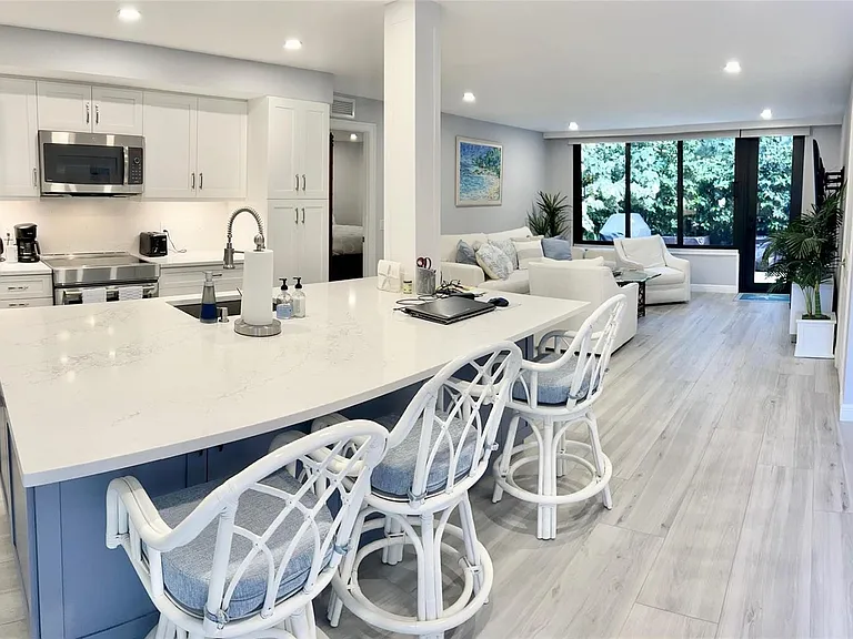 1556 S Ocean Ln #103 — Photo 8
