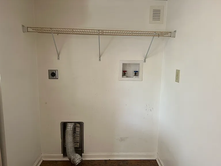 1608 Briedweng Ave — Photo 17