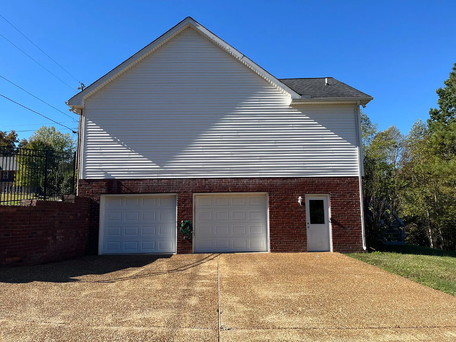 3 bed, 2.0 bath, 2256 sqft, $2,350 — Photo 4