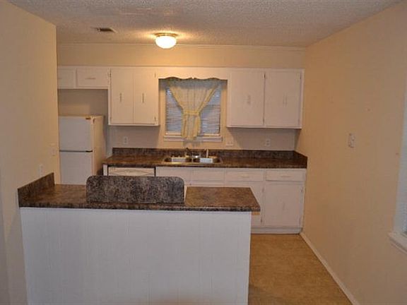 4th image of 109 Fornum Dr