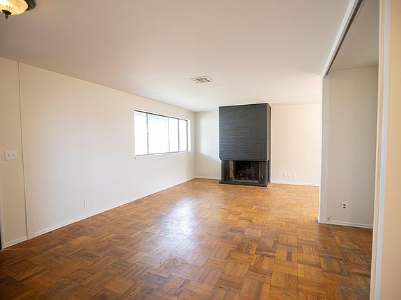 3rd image of 10556 Wright Ave