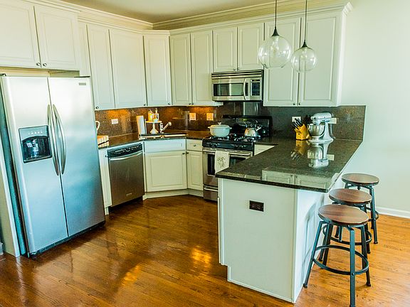 3rd image of 3131 W Logan Blvd APT 4C