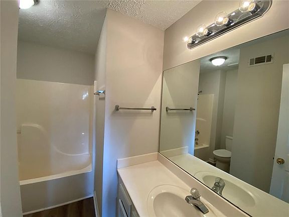 3rd image of 405 Padens Valley Ct