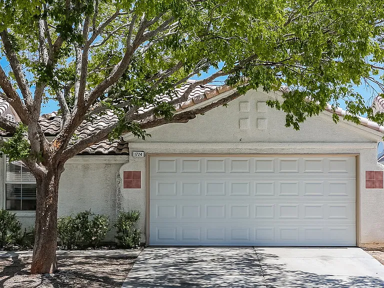 1724 Villa Vista Way — Photo 1