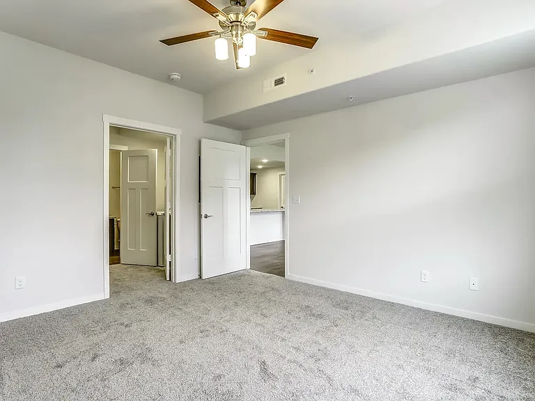 West End Apartments — Photo 22