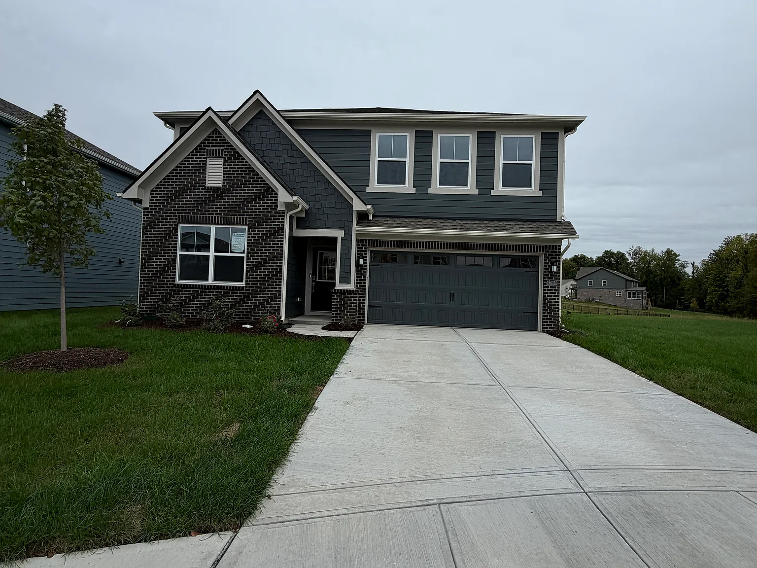 5 bed, $2,995 — Photo 1
