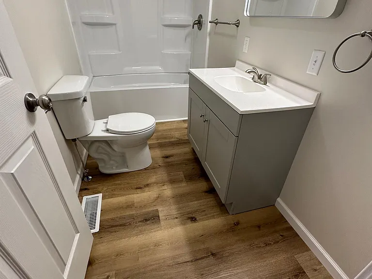 711 Walnut St — Photo 3