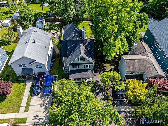 4th image of 62 Myrtle Ave
