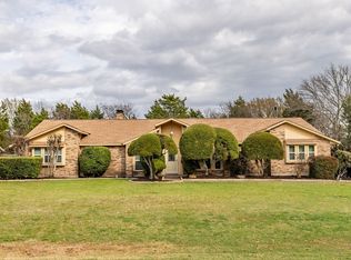 328 Shadowwood Trl, Red Oak, TX 75154