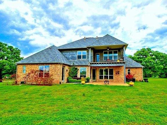 2nd image of 1077 Hidden Oaks Dr