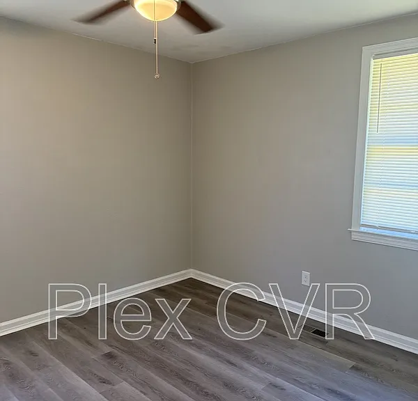 3025 Drake St — Photo 2
