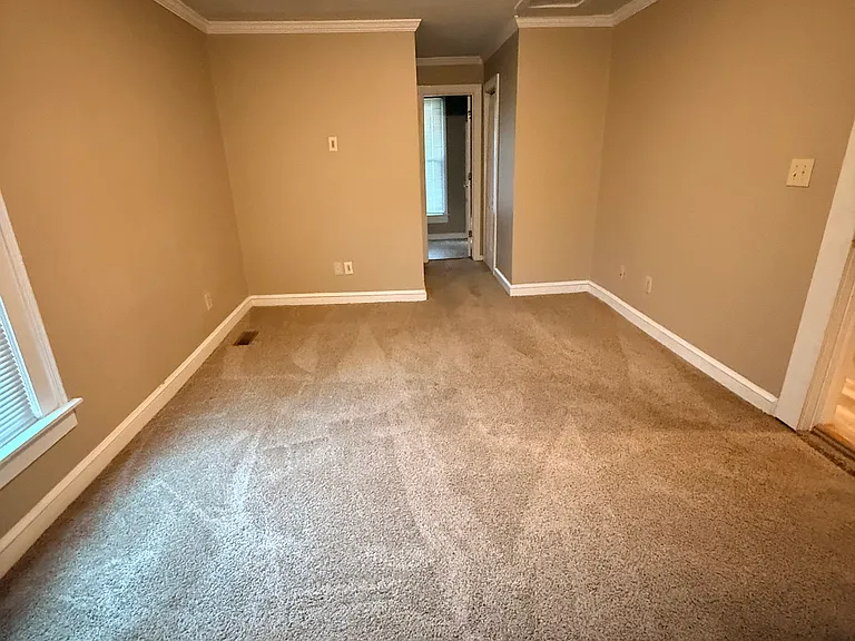 1403 Erwin Rd — Photo 9