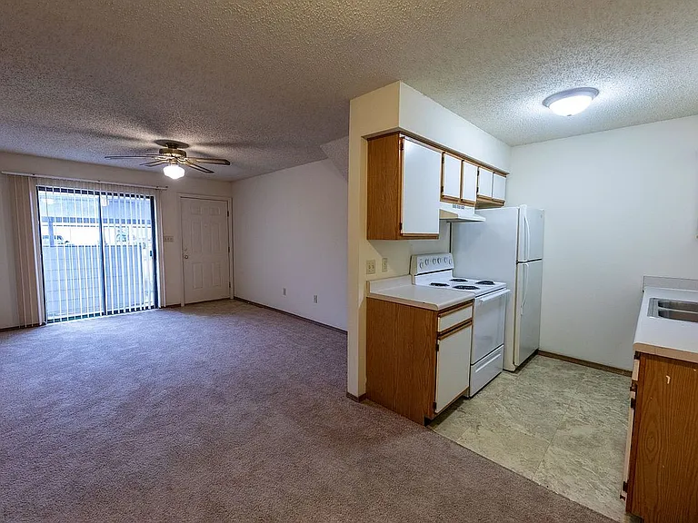 Marina Apartments — Photo 1