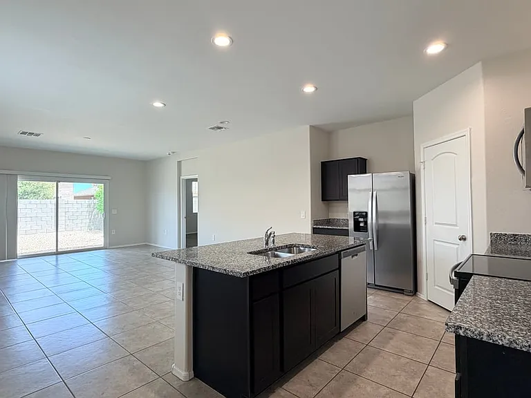 35420 W San Alvarez Ave — Photo 14