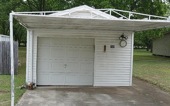 4th image of 709 Old London Ln
