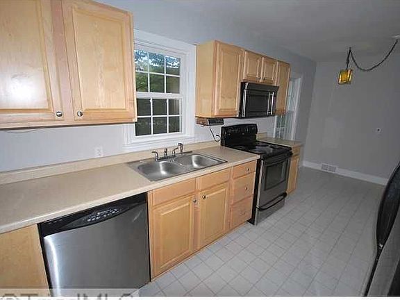 5th image of 700 Longview St