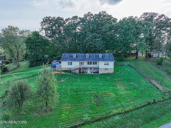 2nd image of 2215 Island Blvd