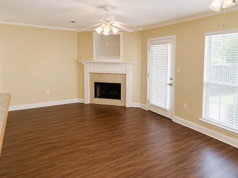 212 Jefferson Pl — Photo 2