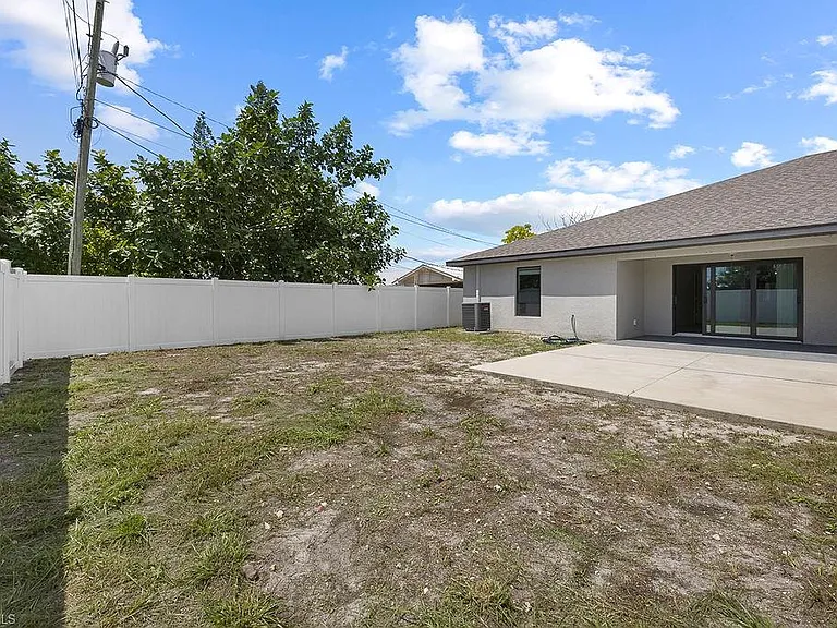 3429 SW 8th Ct — Photo 18