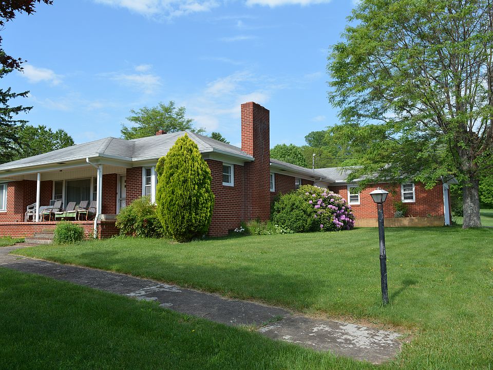 1st image of 225 Valley Dr