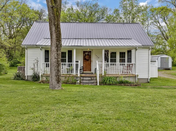 1028 S Main St, Mt Pleasant, TN 38474