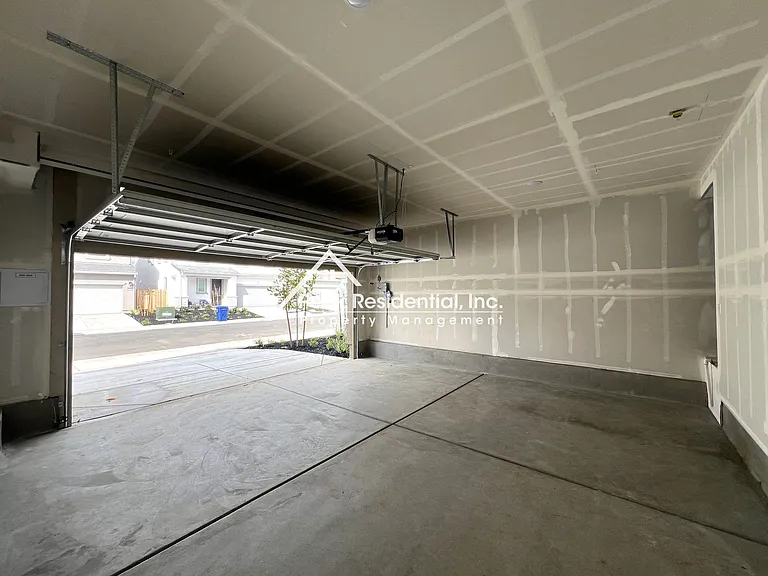 5218 Senesta Cir — Photo 23