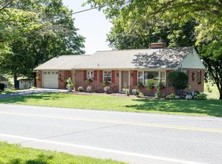 2824 N Colebrook Rd, Manheim, PA 17545