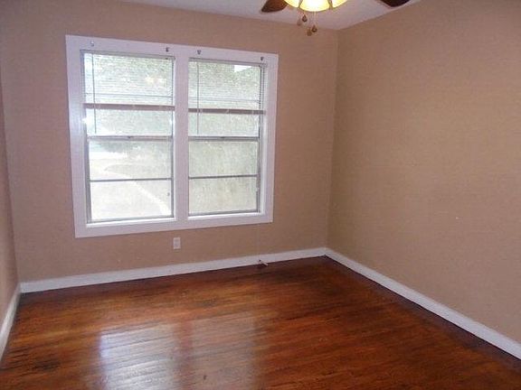 2nd image of 506 Nelson St