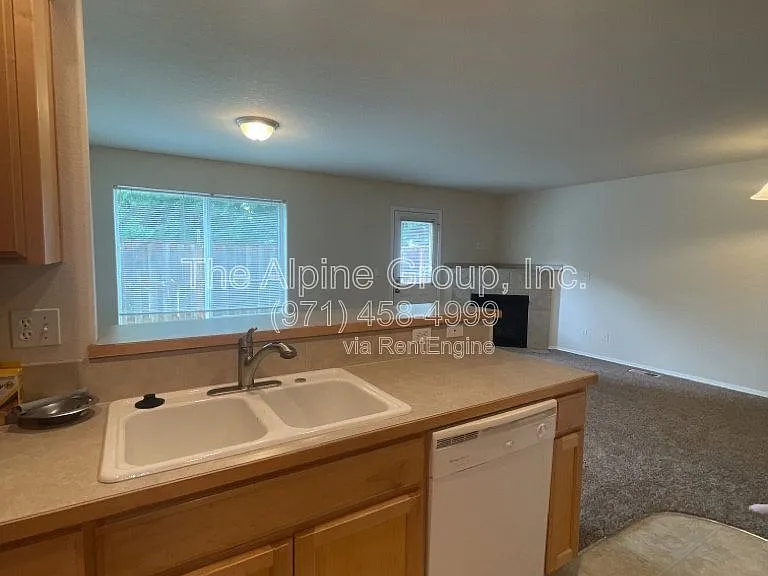 1914 27th Ave — Photo 5